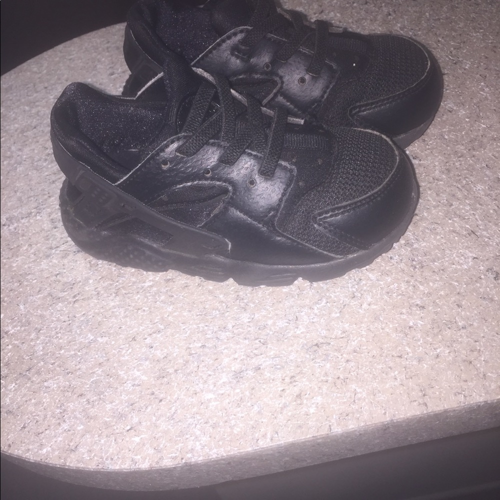 🎉Nikes - Picture 2 of 3